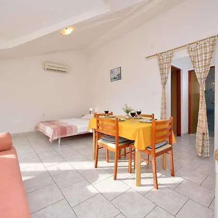 One-bedroom In I *